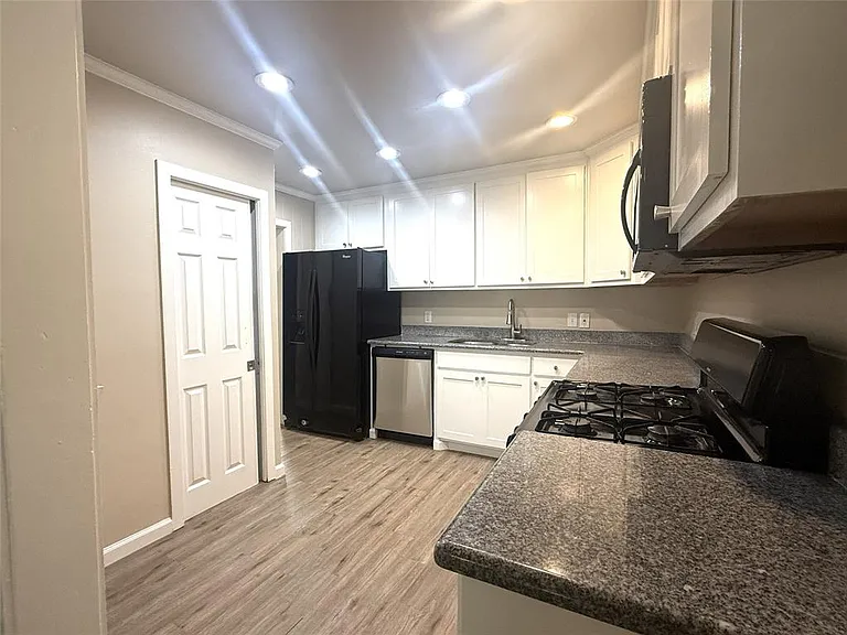 4718 Normandy Rd — Photo 3