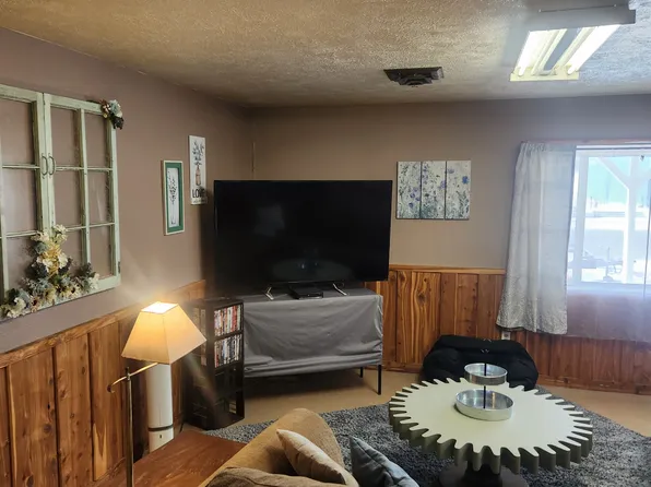 409 Commercial St, Bartley, NE 69020
