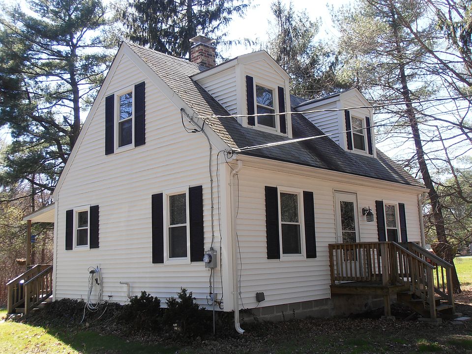 2nd image of 122 Highland St