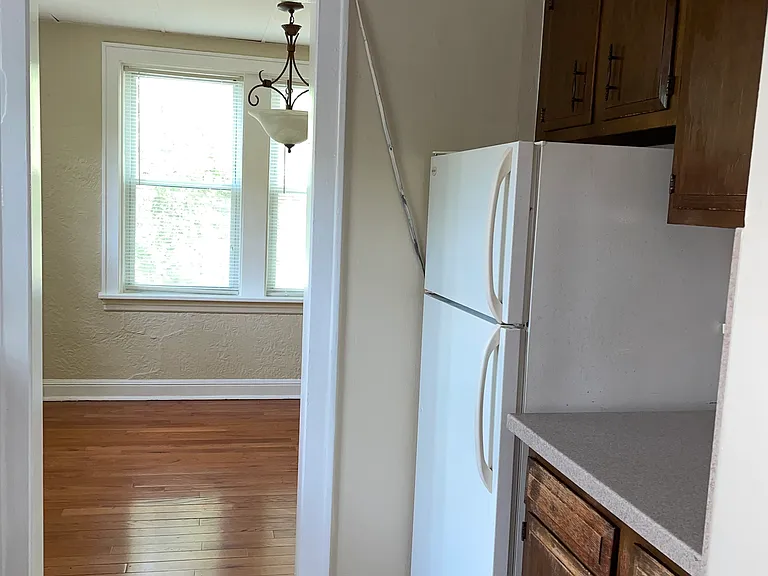 702 W Glen Flora Ave #6 — Photo 5