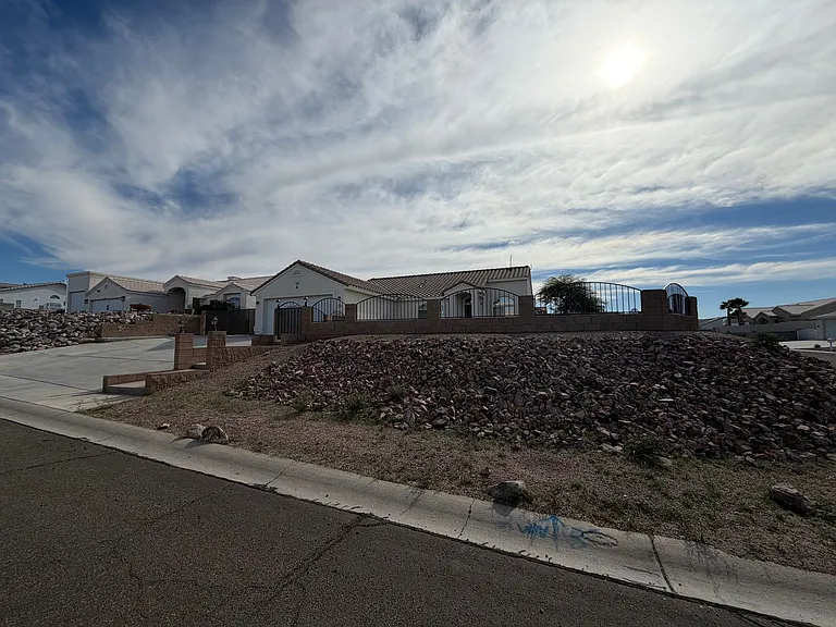 2416 N Ridge Ave — Photo 3