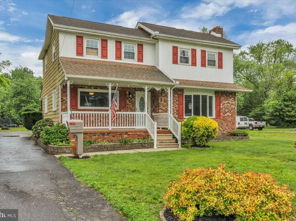 324 W Clayton Ave, Clayton, NJ 08312