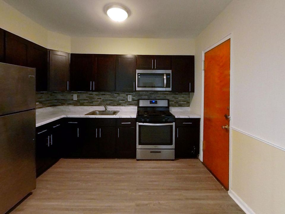 1st image of 2121 Glendale Ave #212