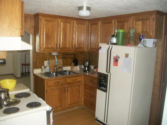 3rd image of 726 W 11th St