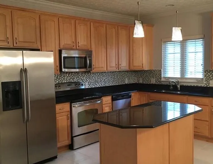 306 Fairgate Dr — Photo 2