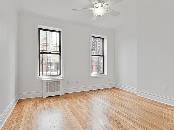 5th image of 300 E 76th St APT D2