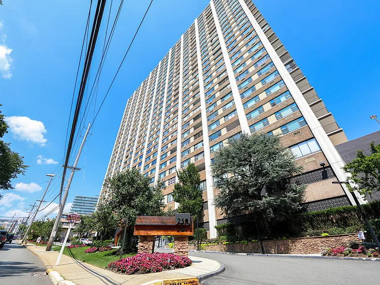 250 Gorge Rd #29E — Photo 47