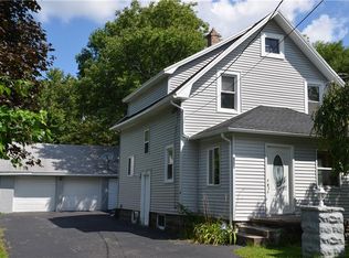 220 Auburn Ave, Gates, NY 14606
