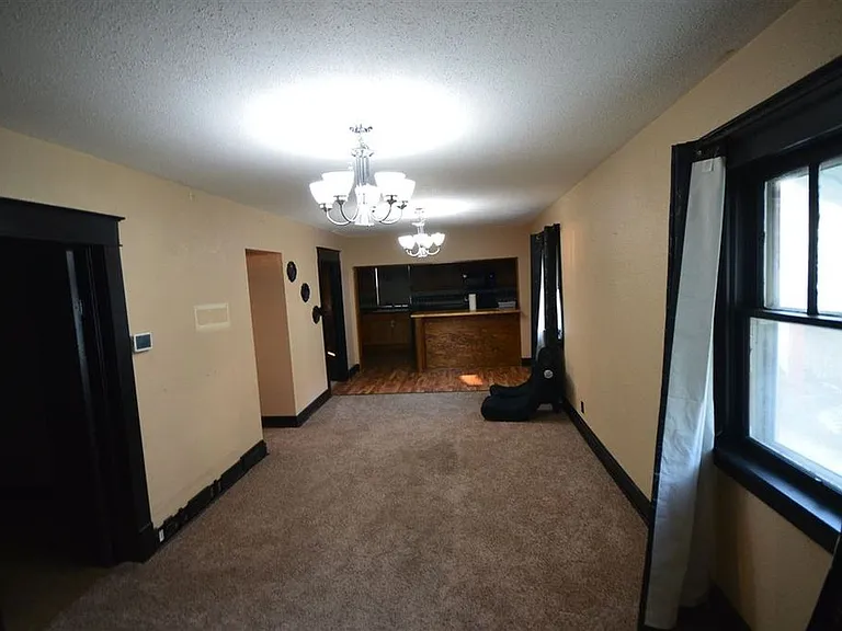 108 W J St — Photo 3