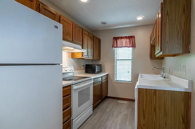605D Idlewood Ln — Photo 3