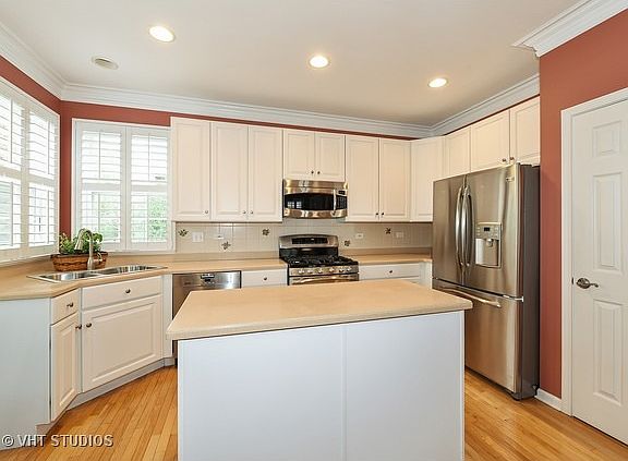 3rd image of 2428 Pinecrest Ln