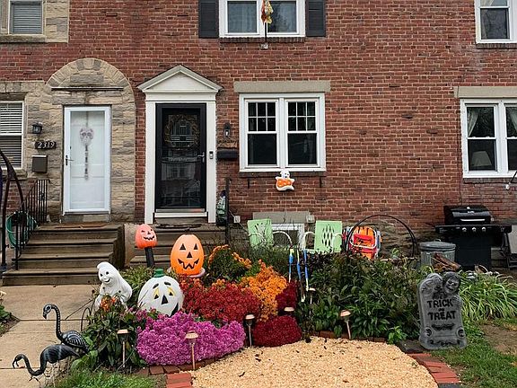 3rd image of 2317 Bond Ave