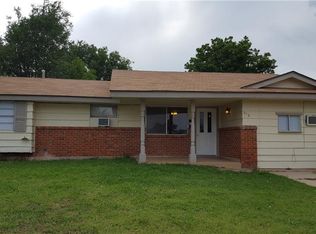 613 Baer Dr, Moore, OK 73160