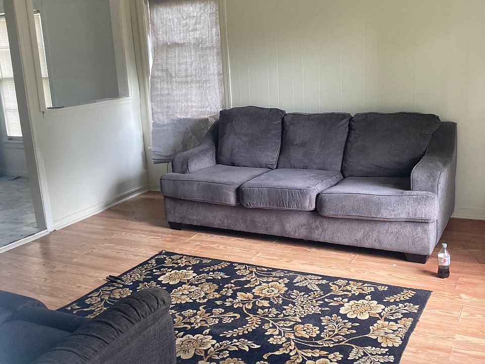 2nd image of 602 W 75th St