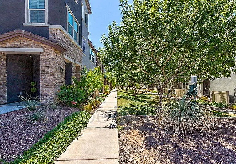 2362 E Huntington Dr — Photo 16