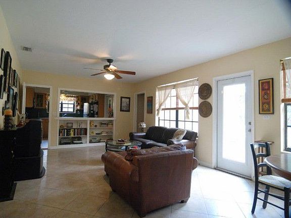 3rd image of 1239 NE 100th St