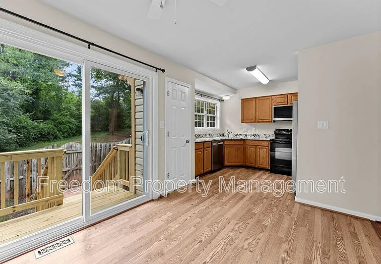 8644 Sanderling Dr — Photo 4