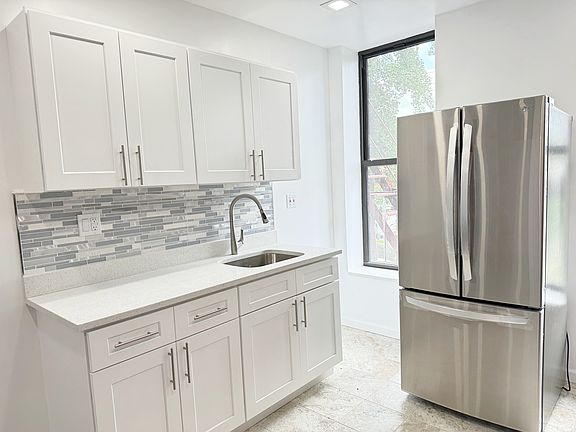 2nd image of 353 Linden St APT 4