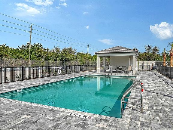 4th image of 5624 Summit Pointe Cres #104