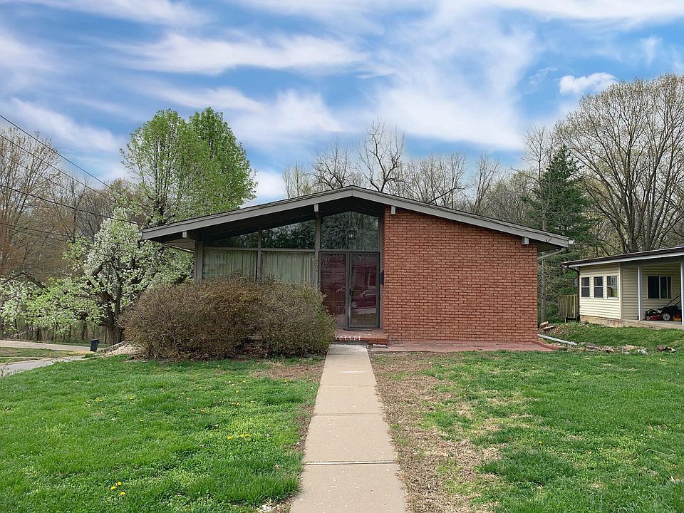 1st image of 620 N Valley Dr