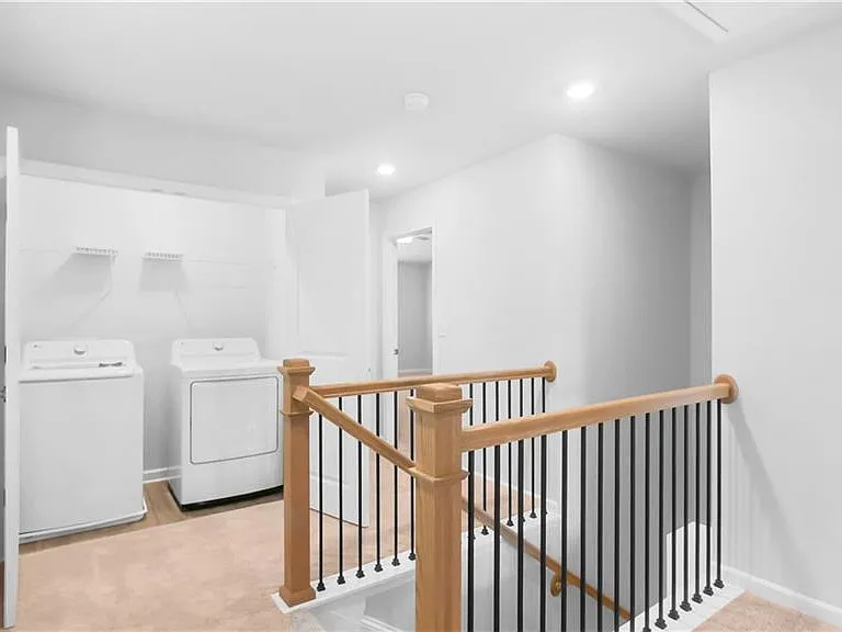 371 Lanier Cir — Photo 13
