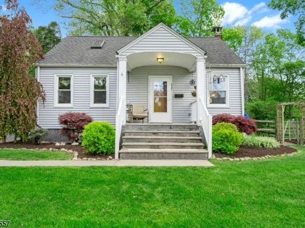 437 Delaware Ave, Belvidere, NJ 07823