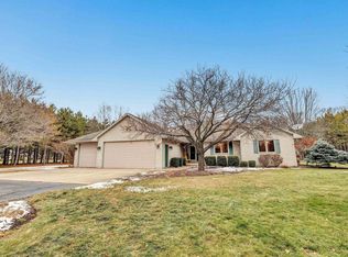 7424 Breeze Ln, Pulaski, WI 54162