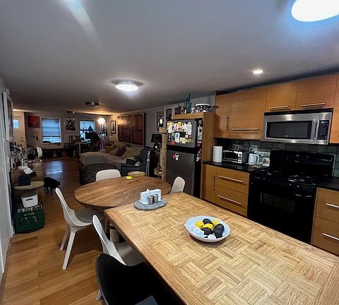 5th image of 371A 12th St #1