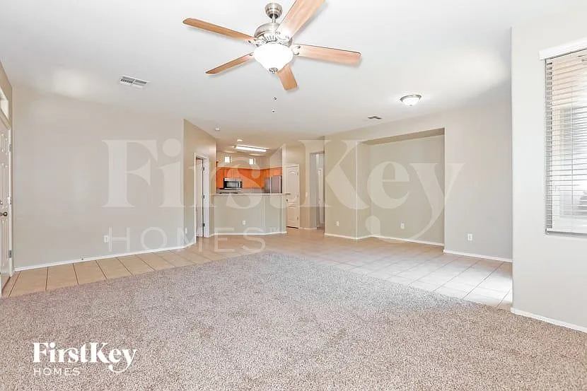 3 bed, 2.0 bath, 1355 sqft, $2,240 — Photo 4