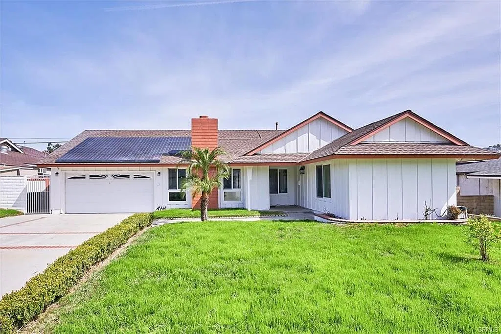 5 bed, 1998 sqft, $2,100 — Photo 1