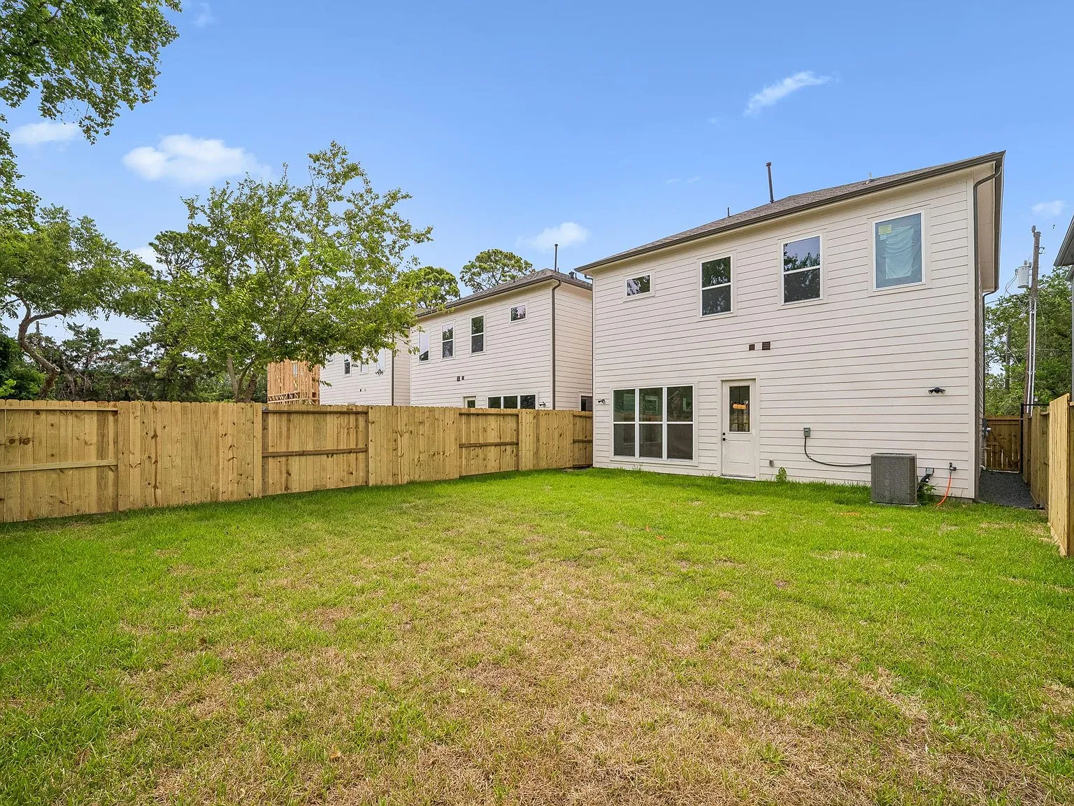 3 bed, 2.5 bath, 1774 sqft, $2,550 — Photo 4