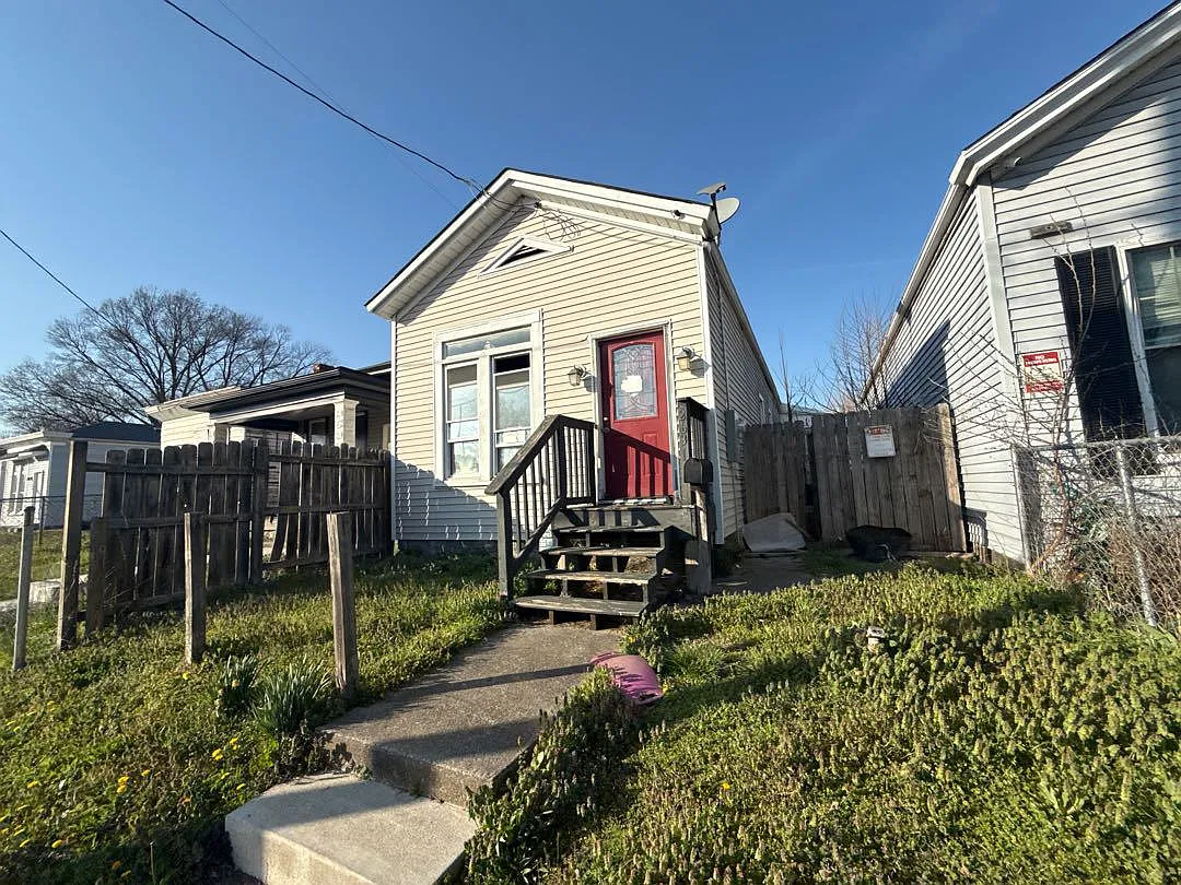 2631 Saint Xavier St photo 1