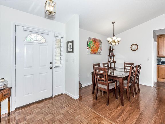 3rd image of 828 Cedar Valley Dr