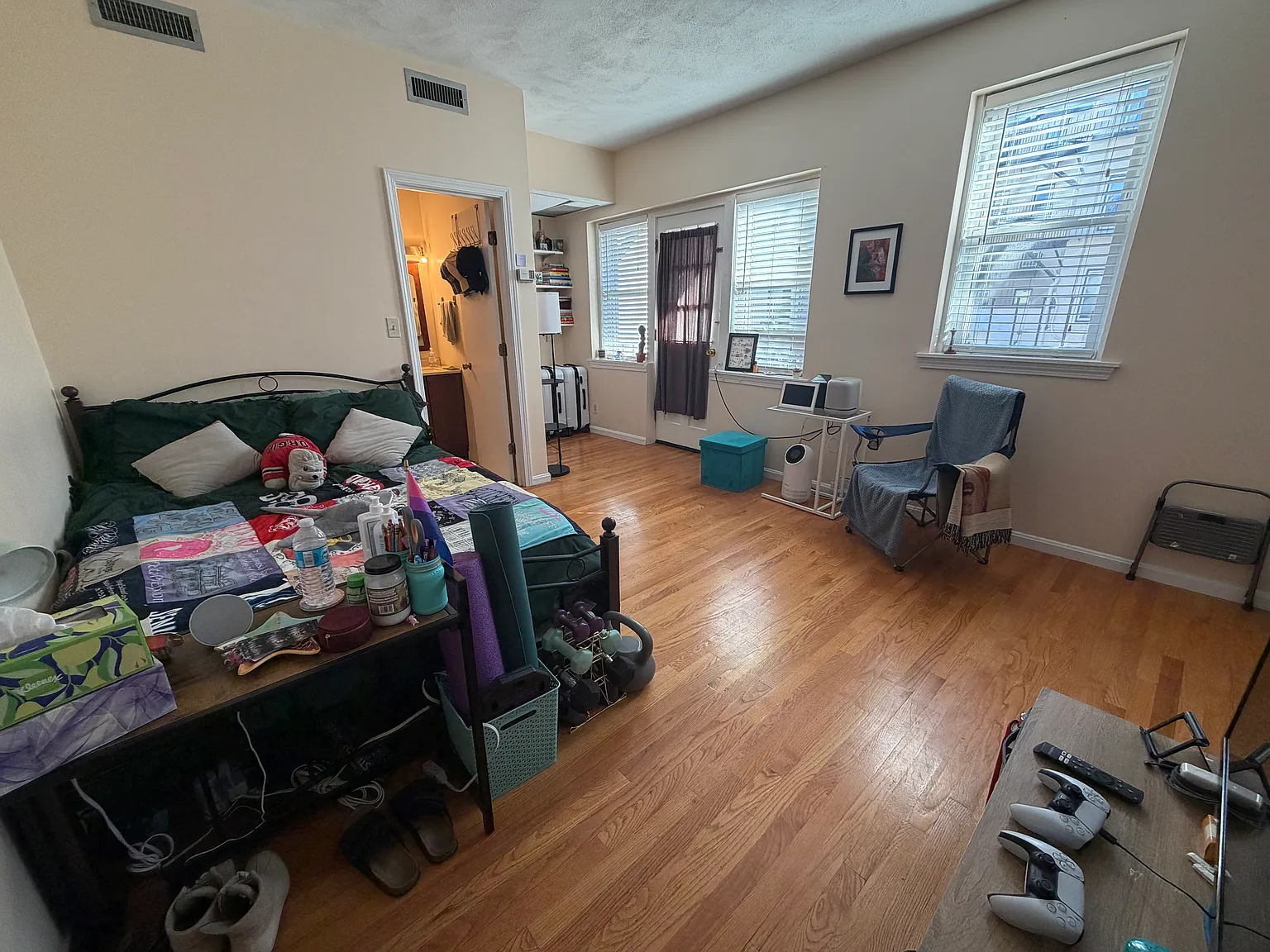 Studio, 305 sqft, $2,100 — Photo 3