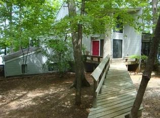 202 Lake Pine Dr, Moneta, VA 24121