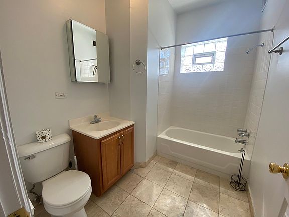 3rd image of 925 W Sunnyside Ave #3