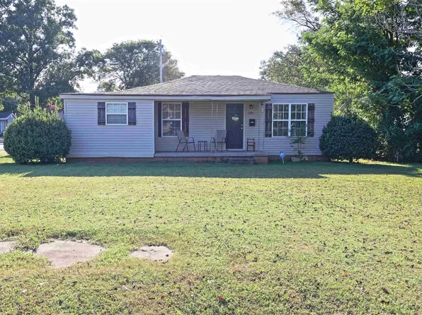 1001 N Cave St, Tuscumbia, AL 35674