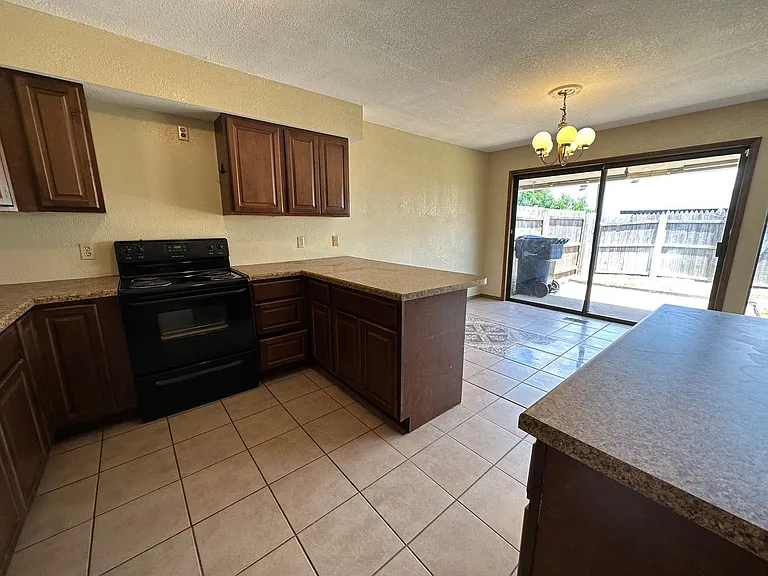 3718 Southwind Ave — Photo 6