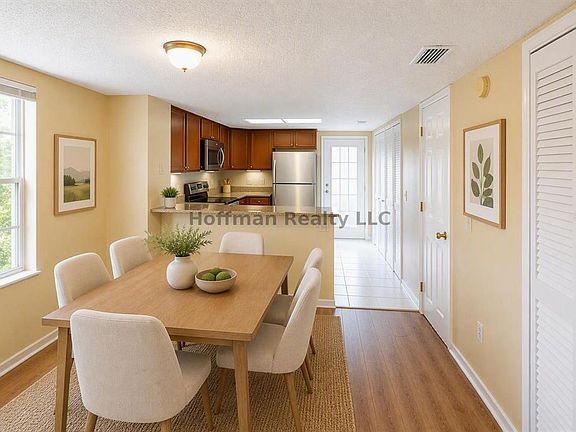3rd image of 2263 FLETCHERS POINT CIRCLE