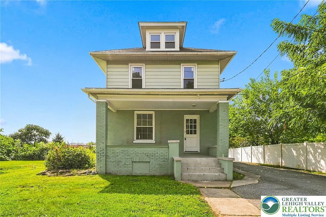 3 bed, 2.0 bath, 1408 sqft, $2,250 — Photo 1