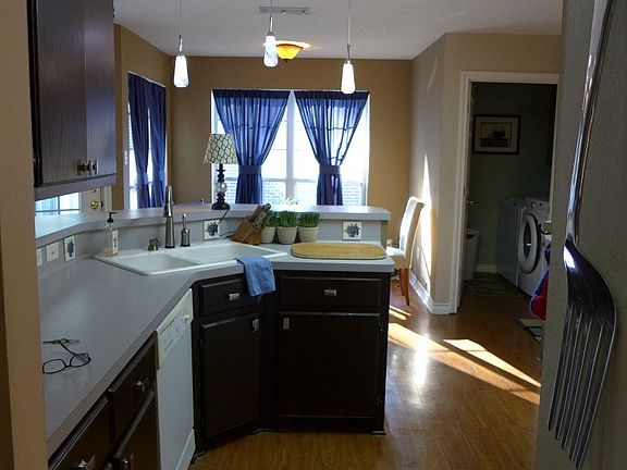 4th image of 2807 Guy Ave