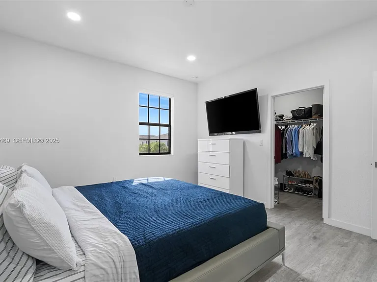 757 SW 11th St — Photo 15