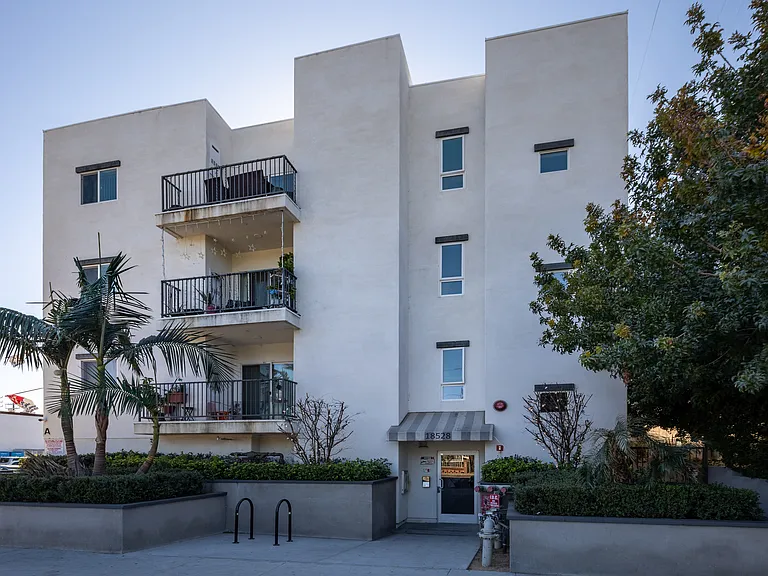 Chase St Apartments — Photo 17