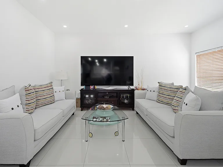 14030 SW 49th St #10 — Photo 3
