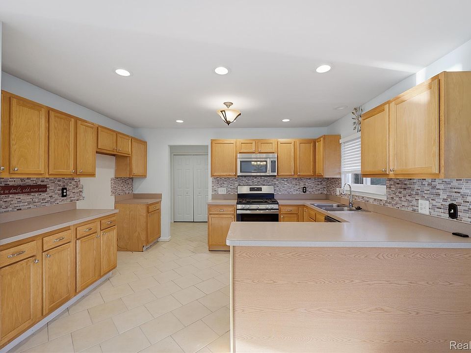 51343 Fantasia Dr, photo 21