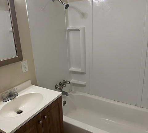4th image of 22555 Linden St APT 7