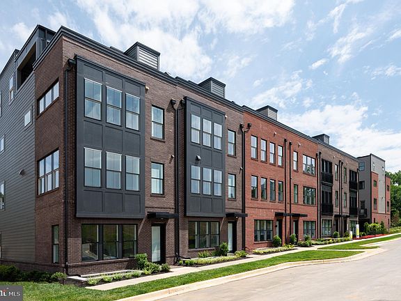 2nd image of 5923 Stonehenge Pl