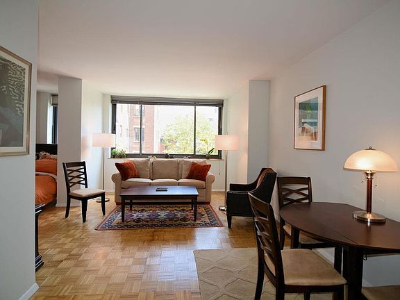 2nd image of 2000 Broadway APT 5C