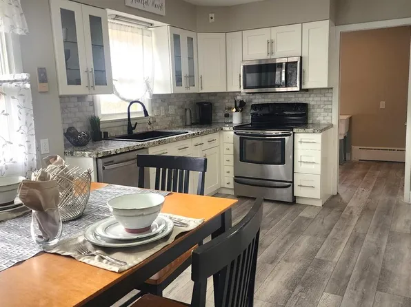 906 North Bel Ayr DRIVE, Waukesha, WI 53188