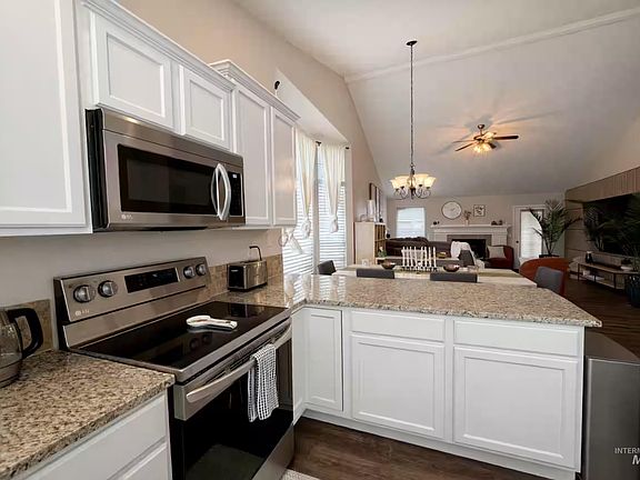 4th image of 13376 W Hazelnut St